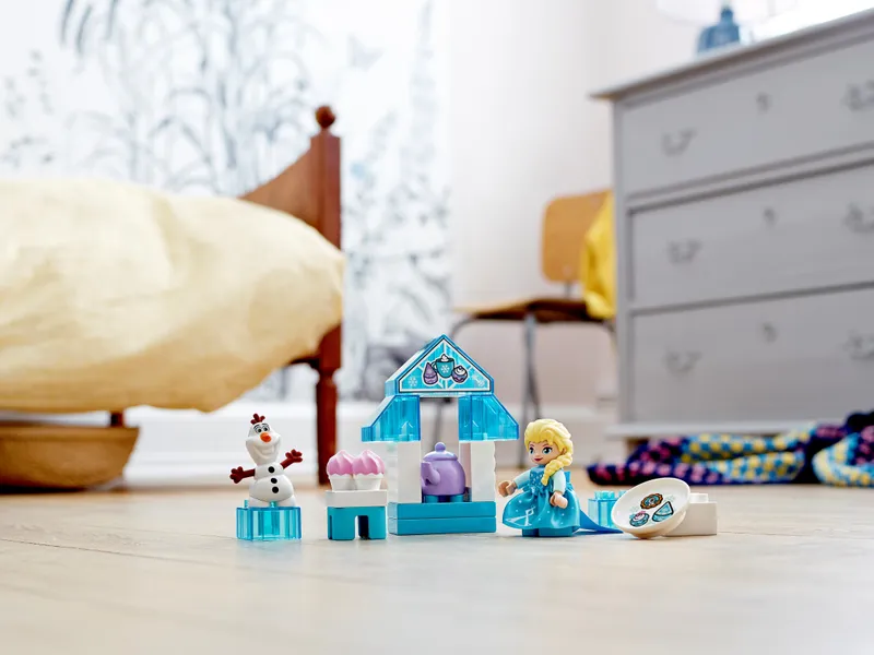 Elsa &amp; Olaf's Tea Party