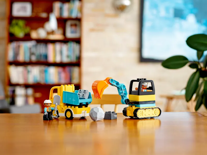 Truck &amp; Tracked Excavator