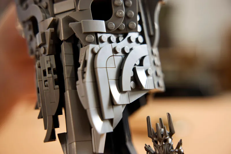 The Lord of the Rings: Sauron's Helmet
