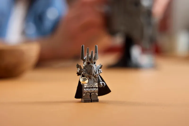 The Lord of the Rings: Sauron's Helmet