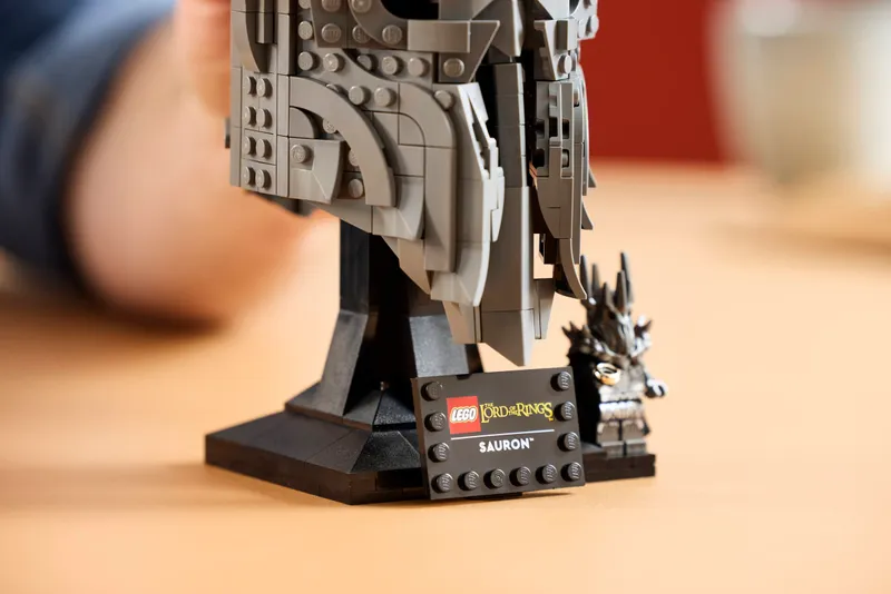 The Lord of the Rings: Sauron's Helmet