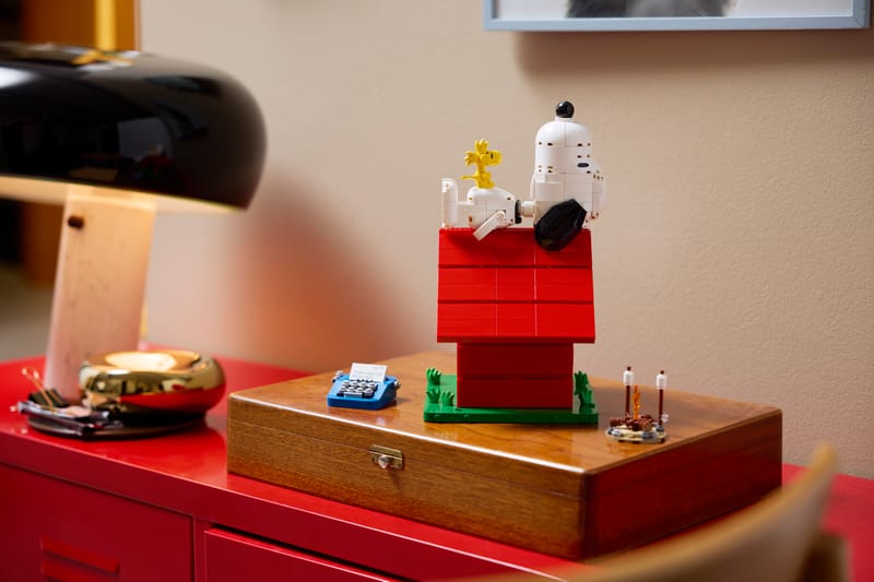 Peanuts: Snoopy's Doghouse