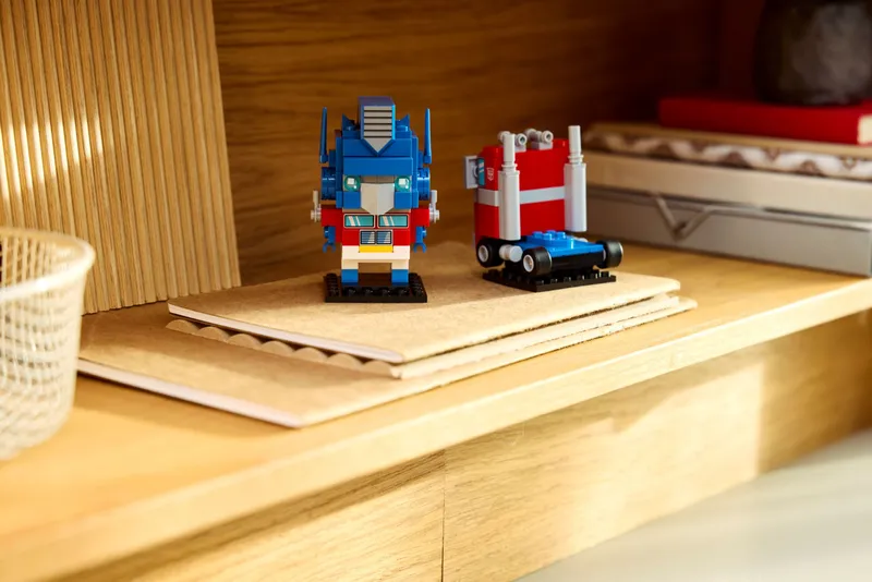 Optimus Prime Robot &amp; Vehicle