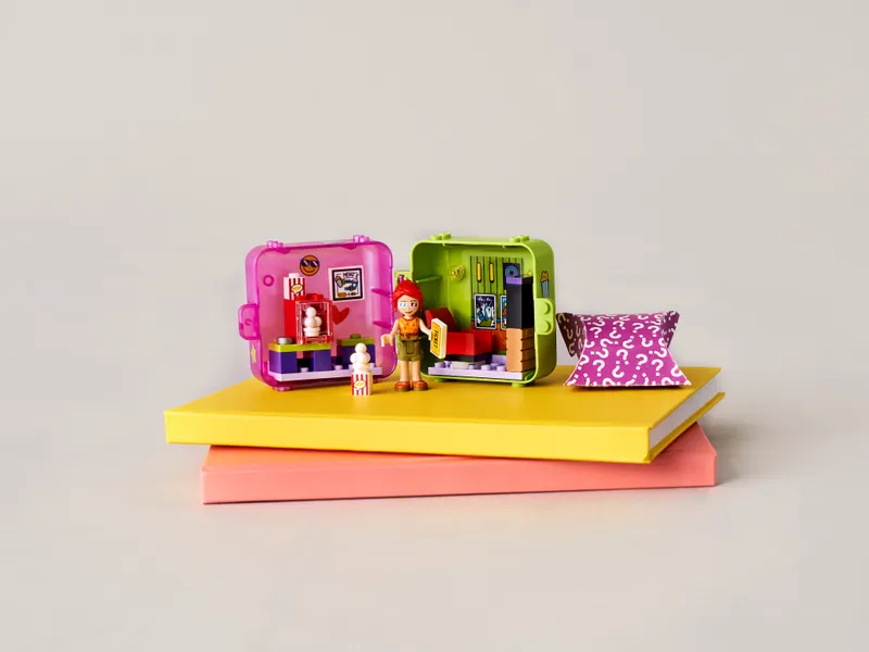 Mia's Shopping Play Cube