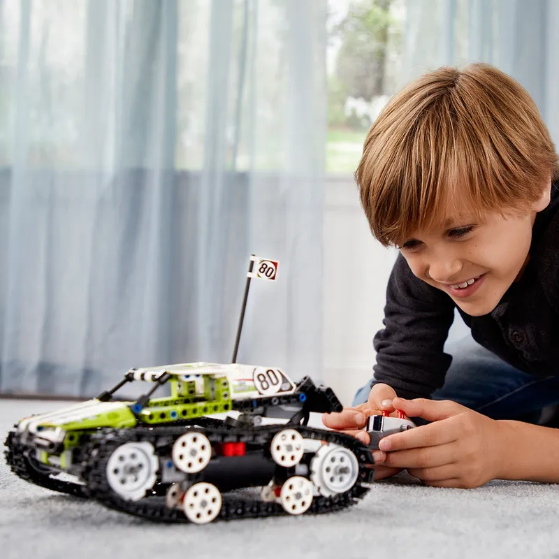 RC Tracked Racer