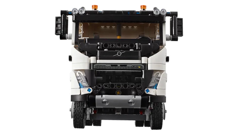 Volvo FMX Truck &amp; EC230 Electric Excavator