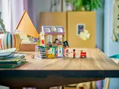 Music Store &amp; Apartment