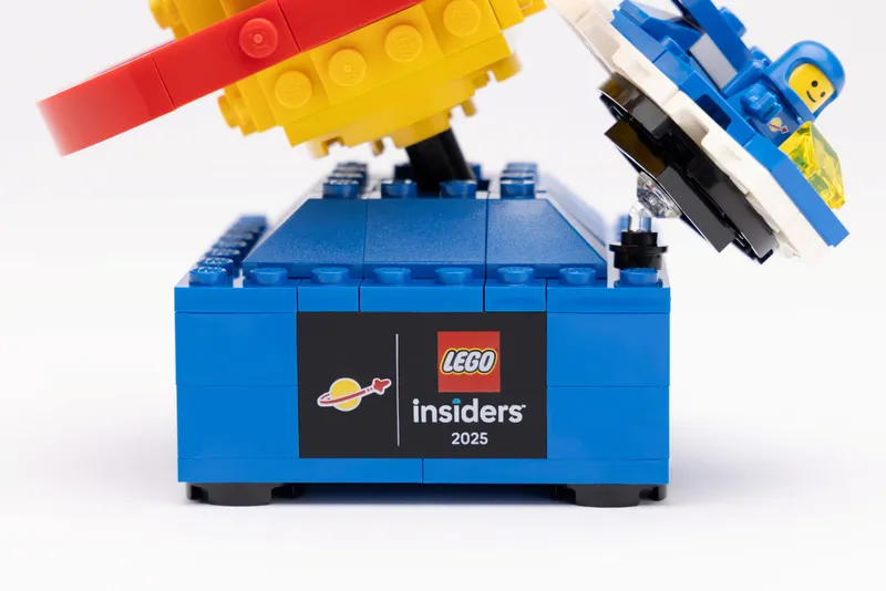 Retro Space Explorer
