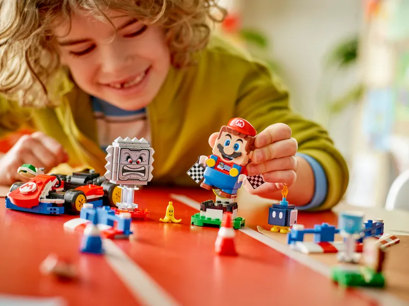Mario Kart – Interactive LEGO Mario &amp; Standard Kart