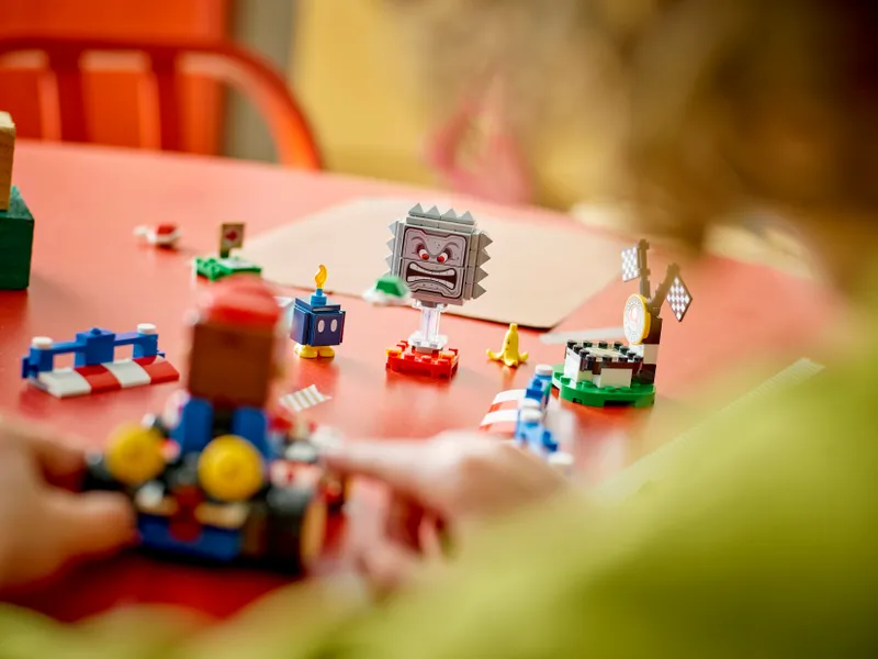 Mario Kart – Interactive LEGO Mario &amp; Standard Kart