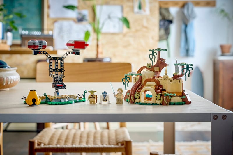 SMART Play: Yoda's Hut and Jedi Training