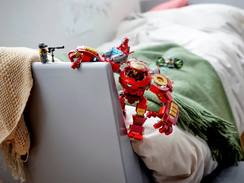Iron Man Hulkbuster versus A.I.M. Agent
