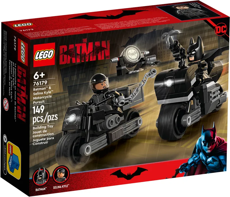 Batman &amp; Selina Kyle Motorcycle Pursuit