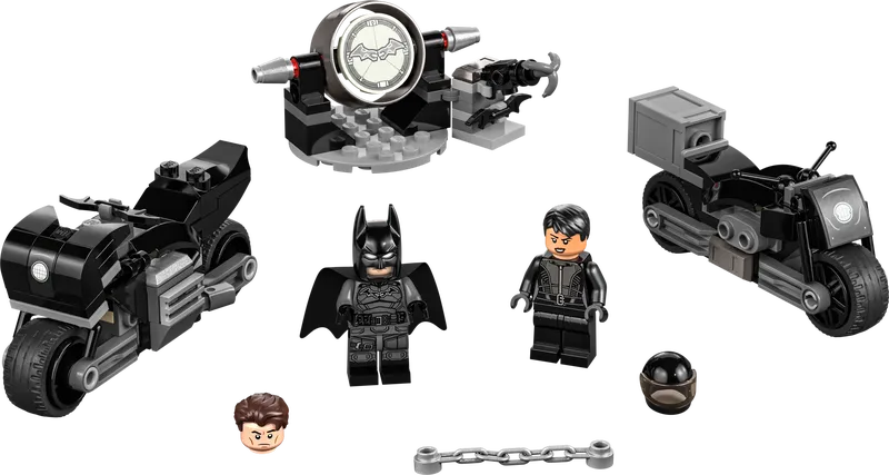 Batman &amp; Selina Kyle Motorcycle Pursuit