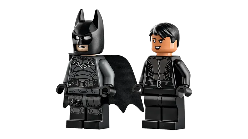 Batman &amp; Selina Kyle Motorcycle Pursuit