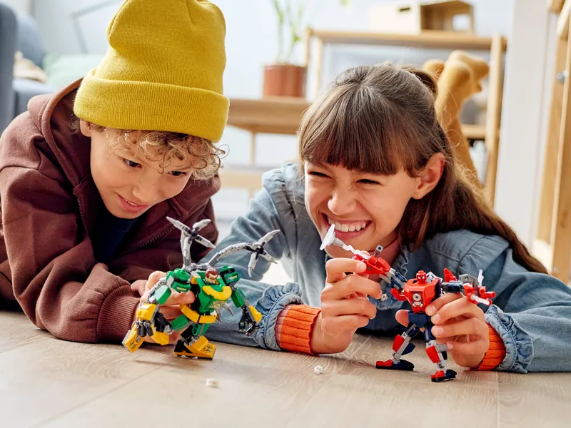 Spider-Man &amp; Doctor Octopus Mech Battle