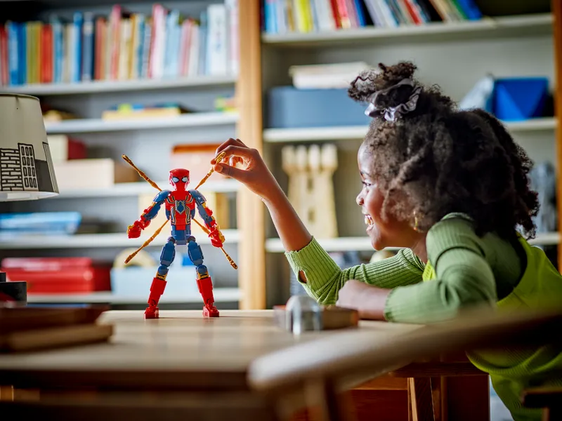 Iron Spider-Man Construction Figure