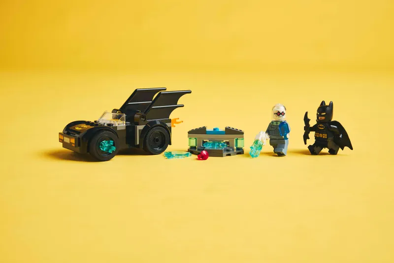 Batman &amp; Batmobile vs. Mr. Freeze