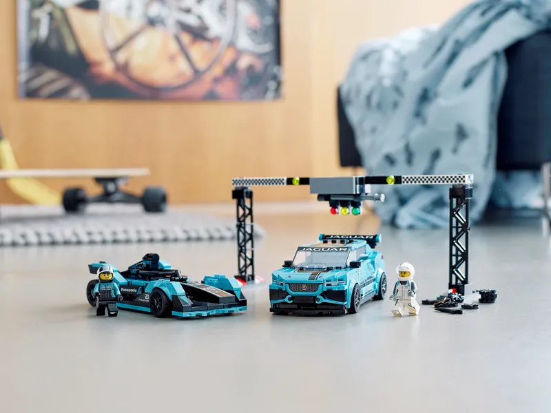 Formula E Panasonic Jaguar Racing GEN2 car &amp; Jaguar I-PACE eTROPHY