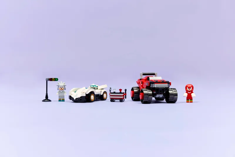 Silver's car vs. Knuckles' Monster Truck